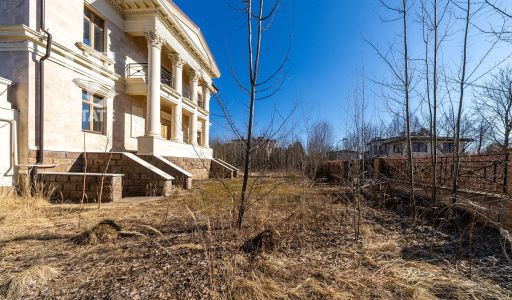 Дом с видом на озеро КП Монолит.