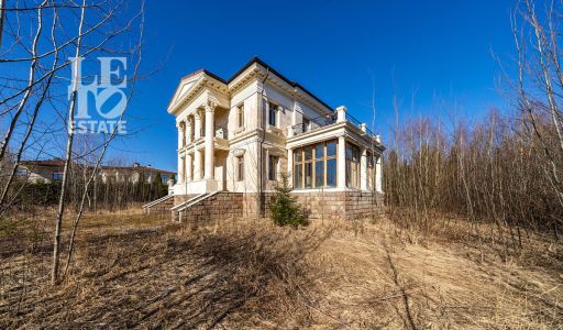 Дом с видом на озеро КП Монолит.