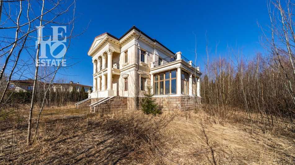 Дом с видом на озеро КП Монолит.