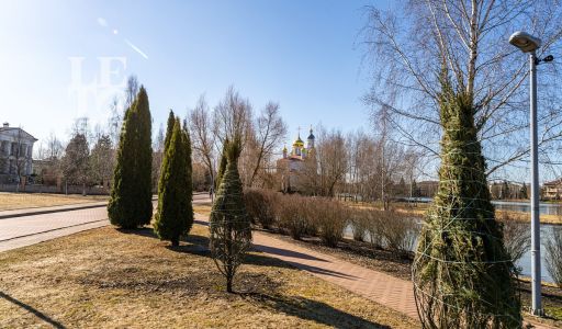 Дом с видом на озеро КП Монолит.