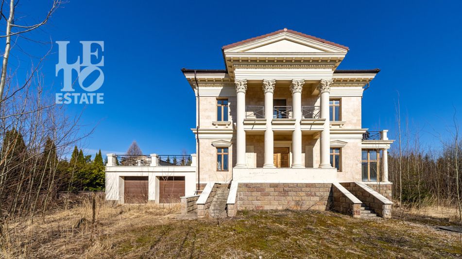 Дом с видом на озеро КП Монолит.