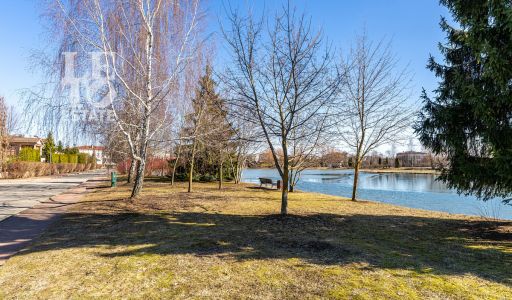 Дом с видом на озеро КП Монолит.