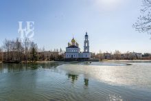 Дом с видом на озеро КП Монолит.