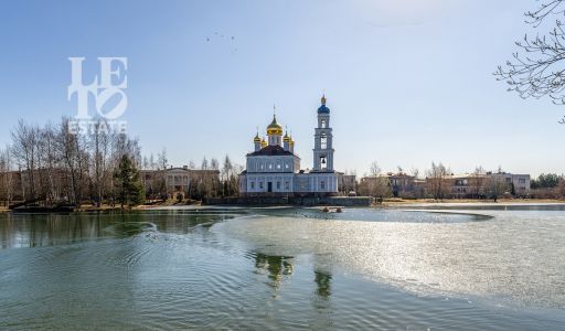 Дом с видом на озеро КП Монолит.