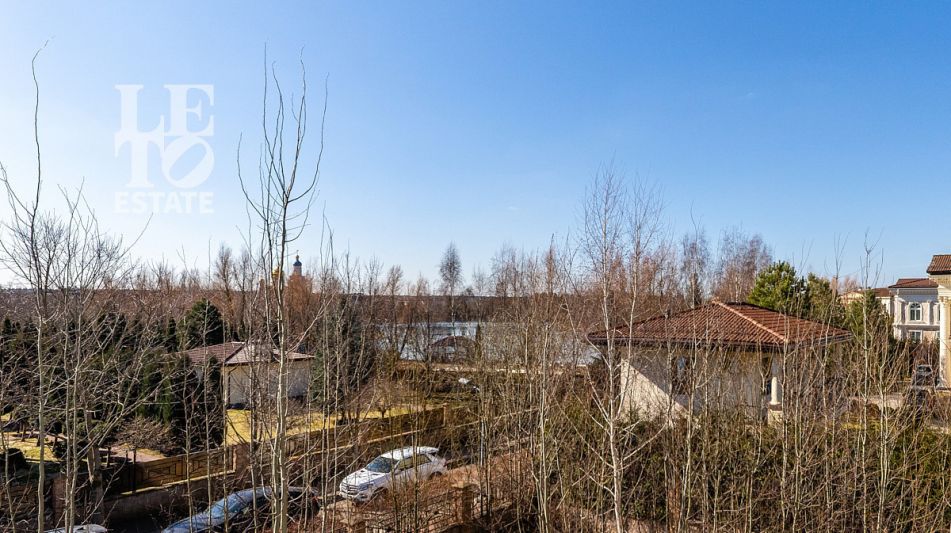 Дом с видом на озеро КП Монолит.