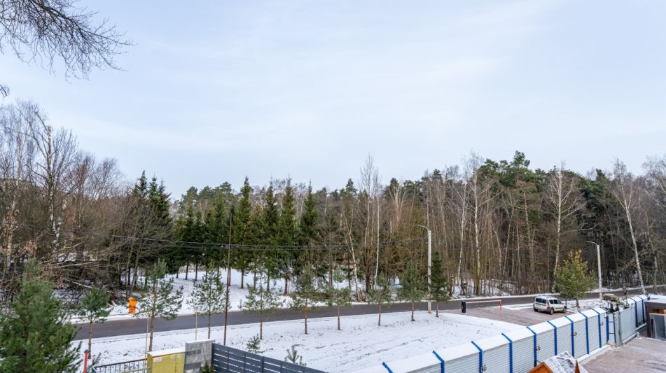 Новый дом около леса 9 км от МКАД