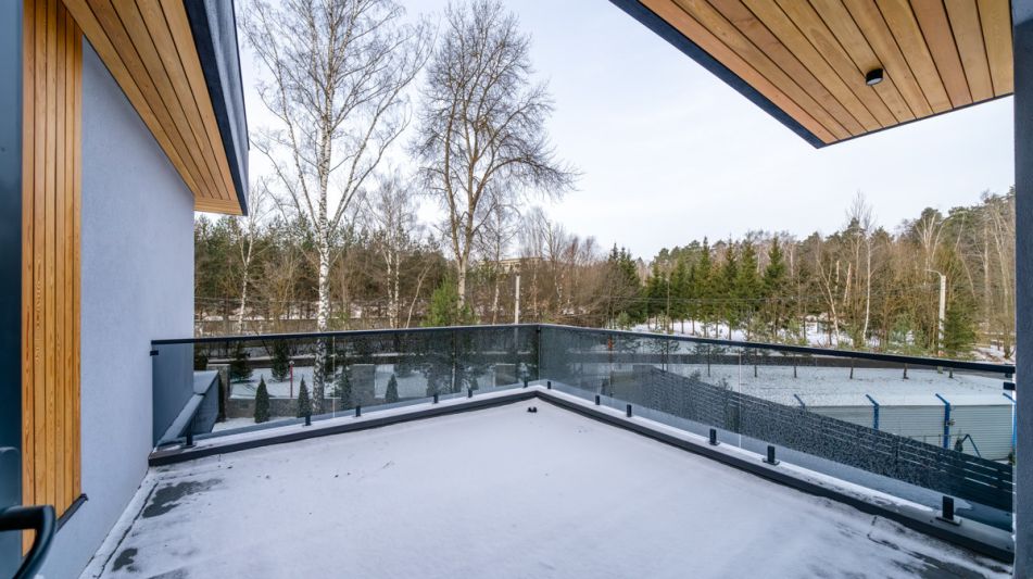 Новый дом около леса 9 км от МКАД