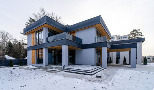 Новый дом около леса 9 км от МКАД