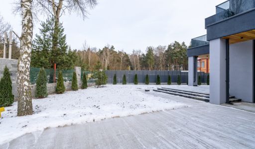 Новый дом около леса 9 км от МКАД