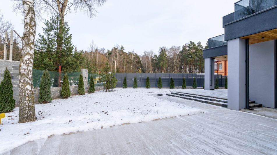 Новый дом около леса 9 км от МКАД