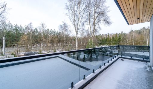 Новый дом около леса 9 км от МКАД