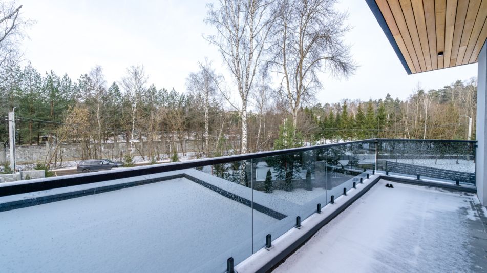 Новый дом около леса 9 км от МКАД