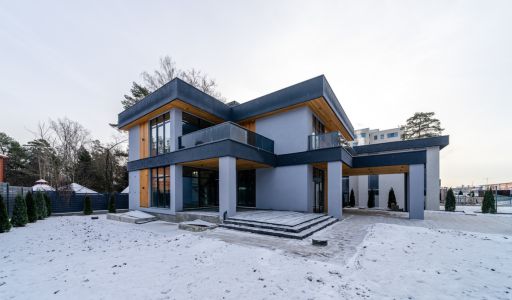 Новый дом около леса 9 км от МКАД