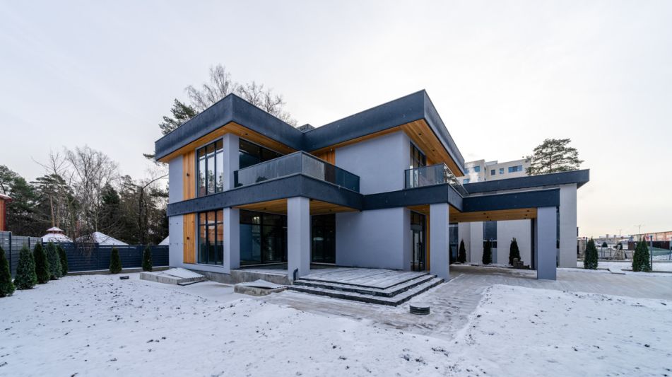 Новый дом около леса 9 км от МКАД