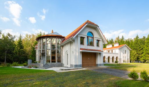 Усадьба в поселке Аксаково