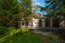 Усадьба в поселке Аксаково