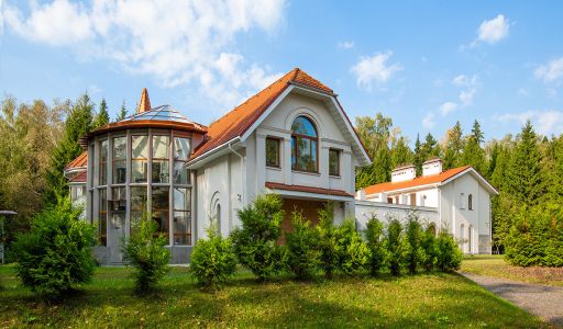 Усадьба в поселке Аксаково