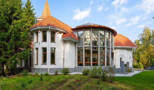 Усадьба в поселке Аксаково