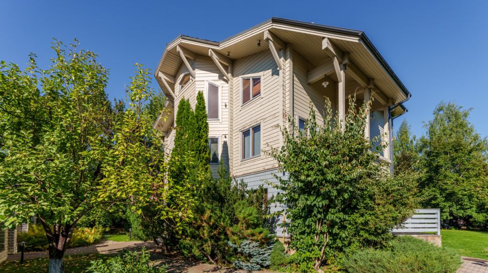 Дом с бассейном в КП Лазурь