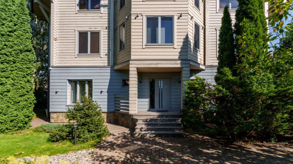 Дом с бассейном в КП Лазурь