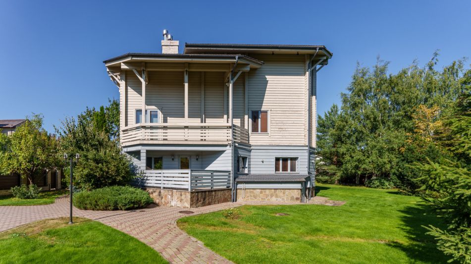 Дом с бассейном в КП Лазурь