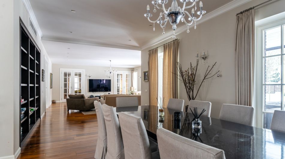 Дом с видом на озеро в КП Пестово