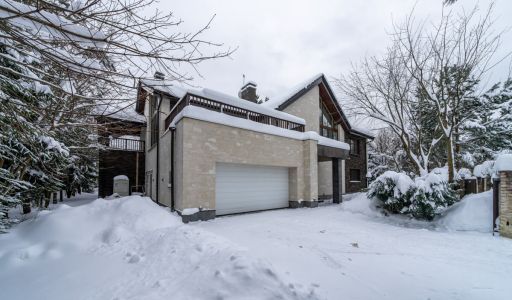 Дом с видом на озеро в КП Пестово