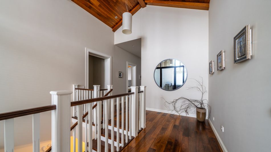 Дом с видом на озеро в КП Пестово