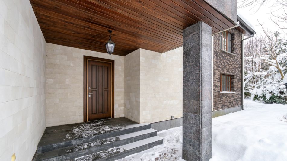 Дом с видом на озеро в КП Пестово