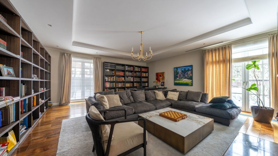 Дом с видом на озеро в КП Пестово