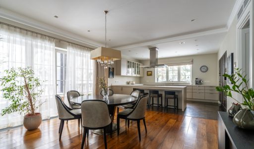 Дом с видом на озеро в КП Пестово