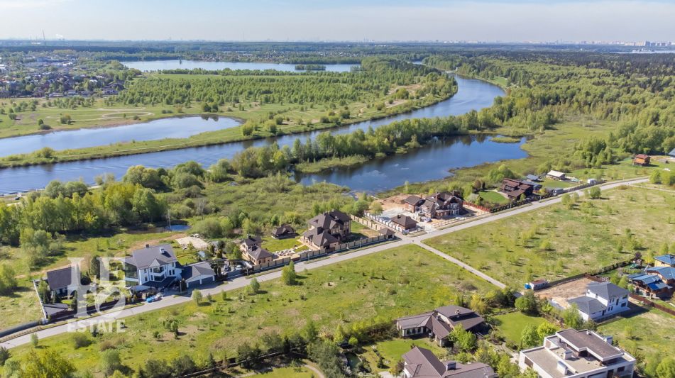 Дом на берегу в КП Аврора