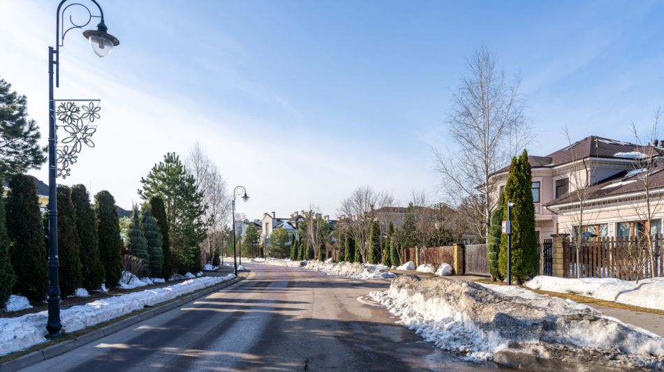 Участок у озера в КП Павлово-2