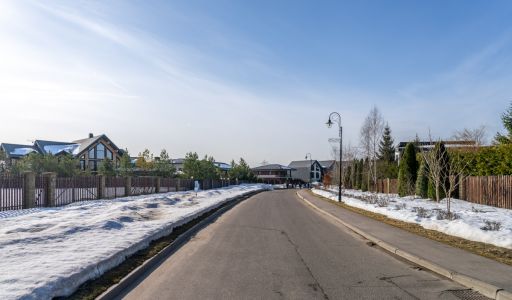 Участок у озера в КП Павлово-2