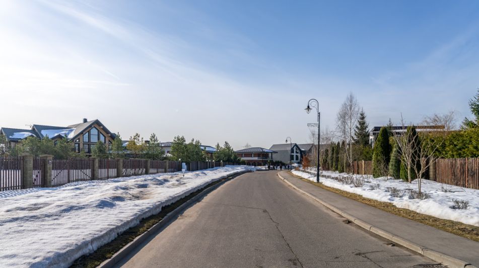 Участок у озера в КП Павлово-2