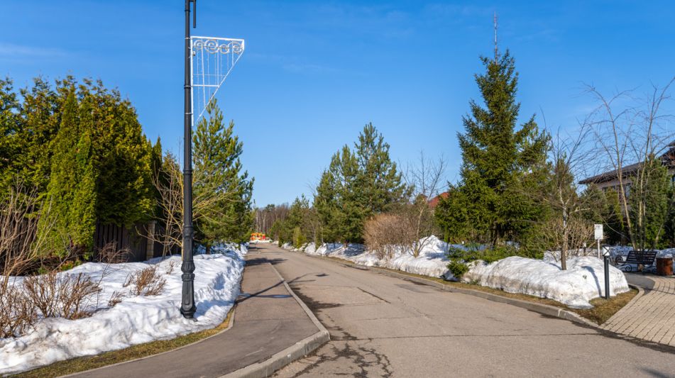 Участок у озера в КП Павлово-2