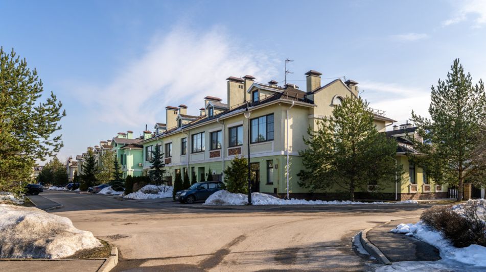 Участок у озера в КП Павлово-2