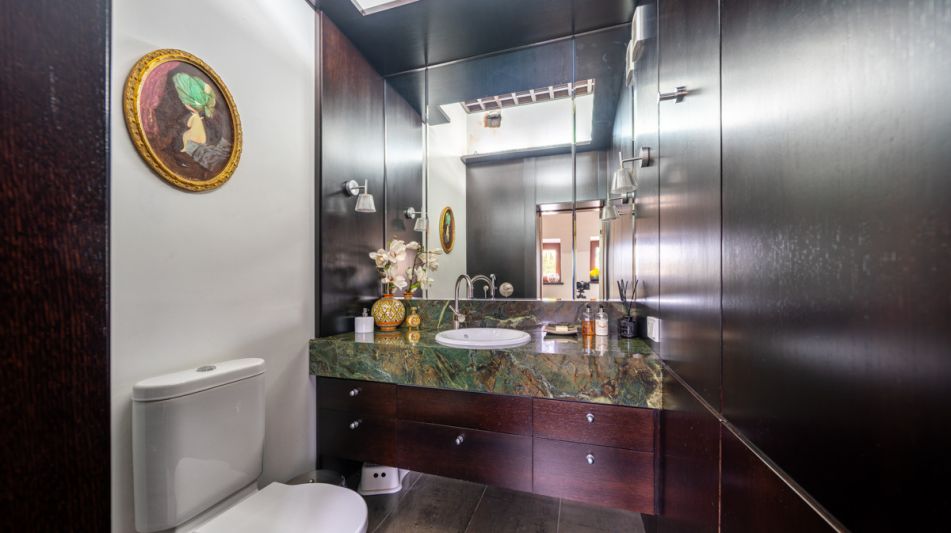 Дом на лесном участке в Бенилюксе