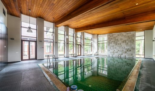 Дом на лесном участке в Бенилюксе