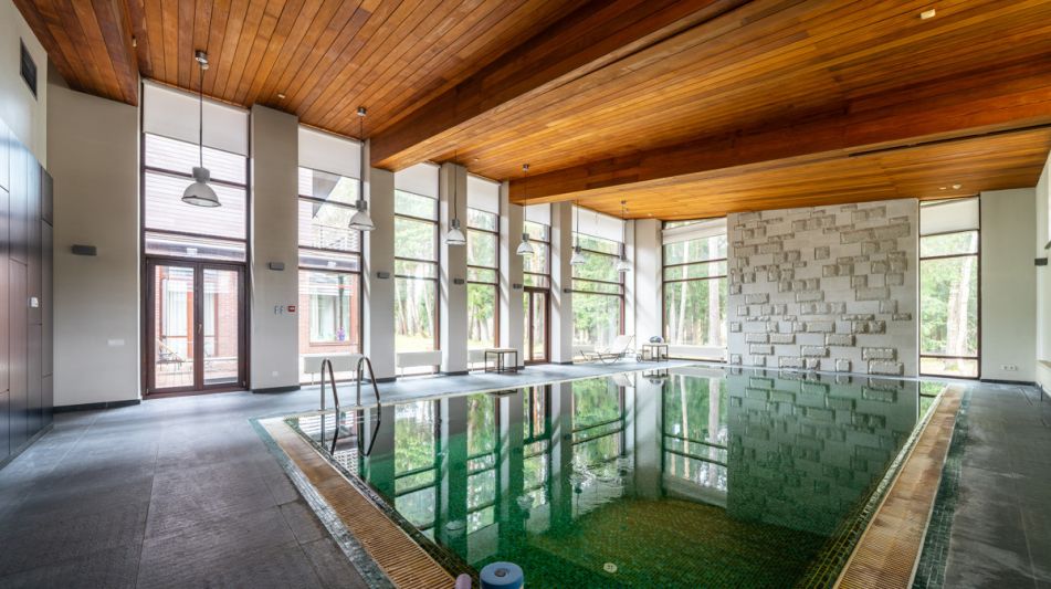 Дом на лесном участке в Бенилюксе