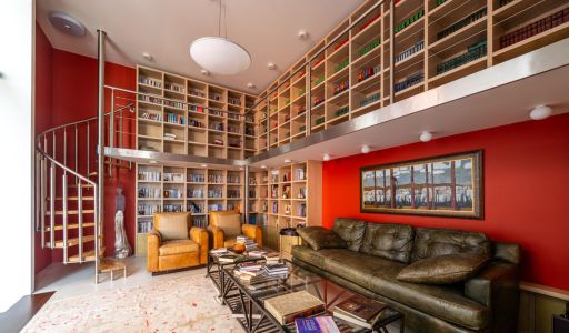 Дом на лесном участке в Бенилюксе