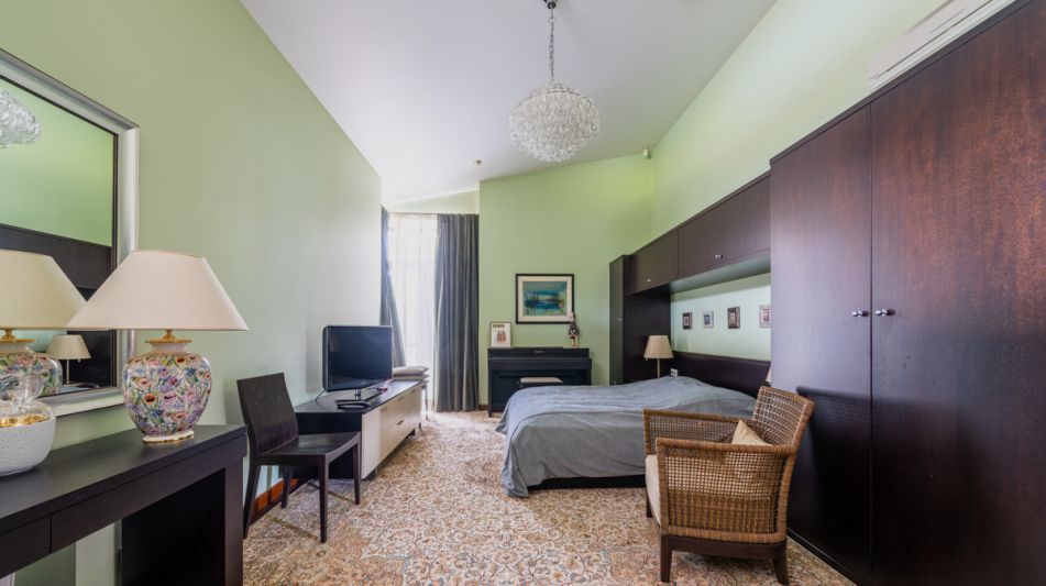 Дом на лесном участке в Бенилюксе