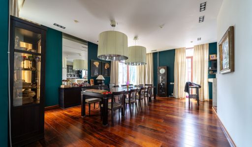 Дом на лесном участке в Бенилюксе