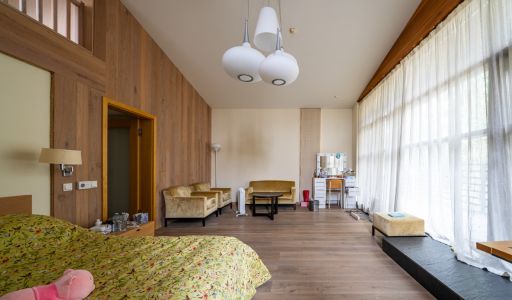 Дом на лесном участке в Бенилюксе