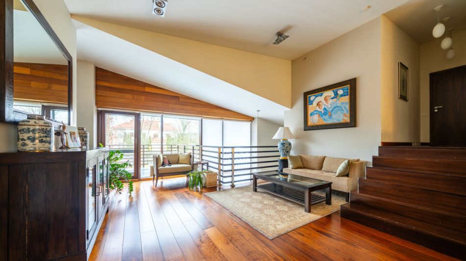 Дом на лесном участке в Бенилюксе