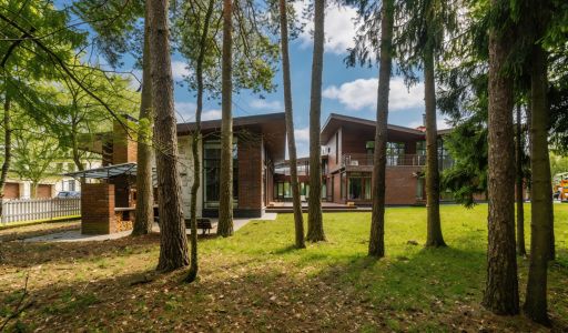 Дом на лесном участке в Бенилюксе