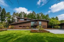 Дом на лесном участке в Бенилюксе