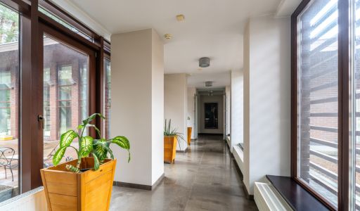 Дом на лесном участке в Бенилюксе