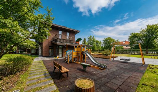 Дом на лесном участке в Бенилюксе