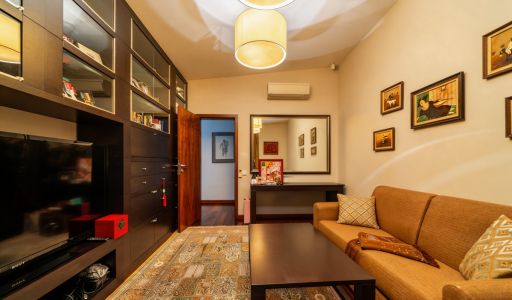 Дом на лесном участке в Бенилюксе